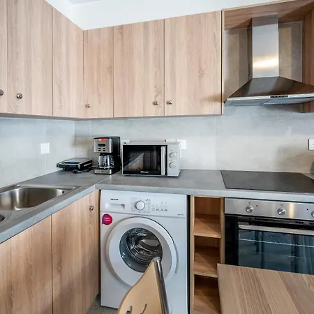 1 Bedroom Koshomes1 *